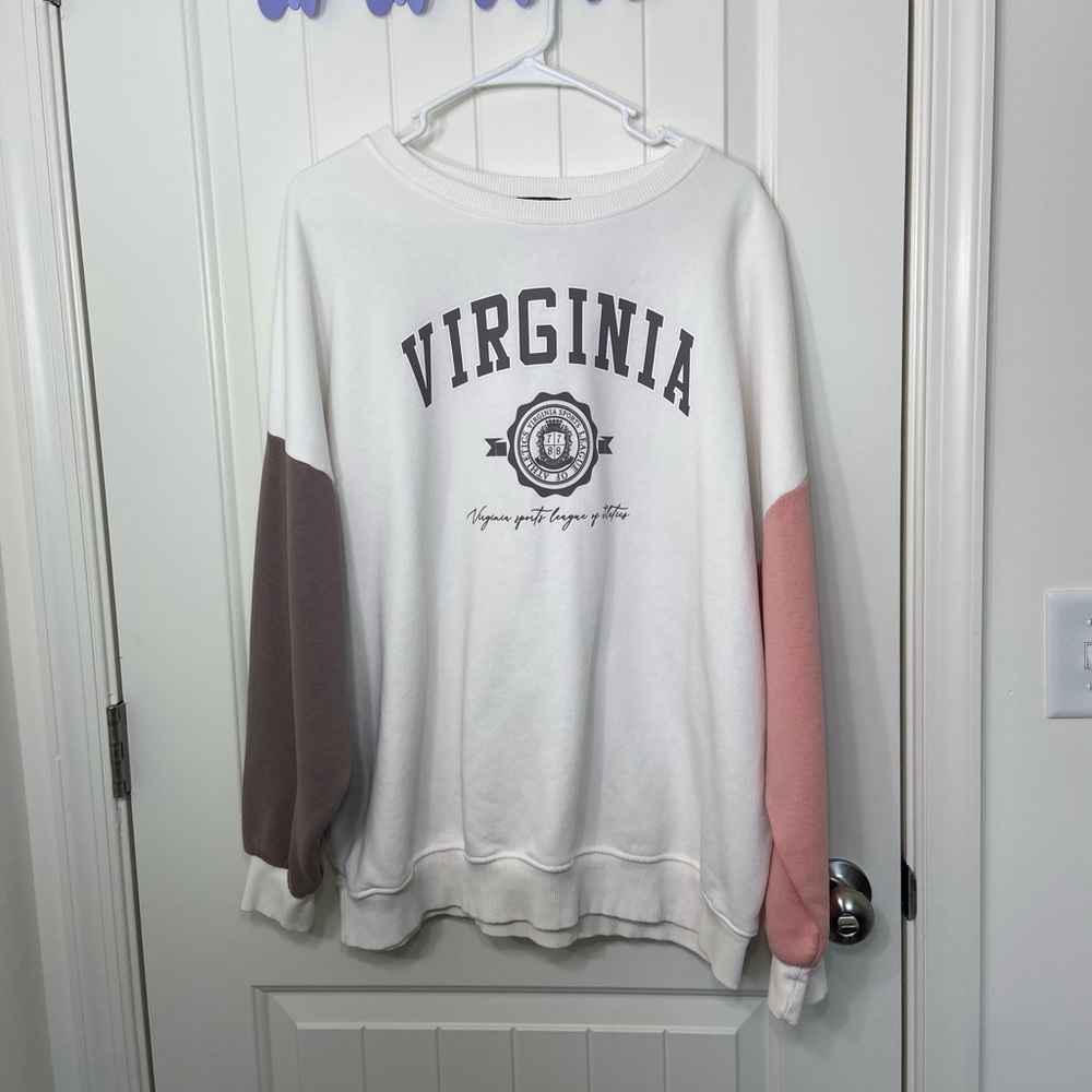 EUC Primark women’s white colored sleeve fleece‎ lined decal crewneck large